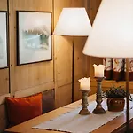 Aurora 4*