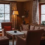 Aurora Hotel