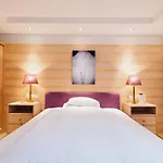 Aurora 4*