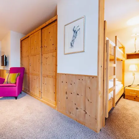 Aurora 4*