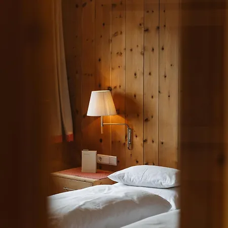 أورورا فندق