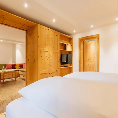Aurora 4*